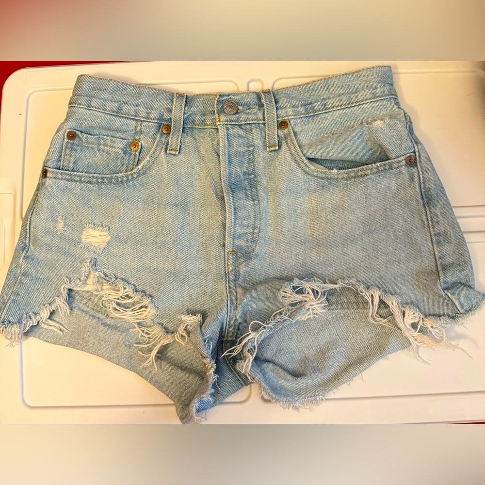 Levi 501 shorts 💙👖
